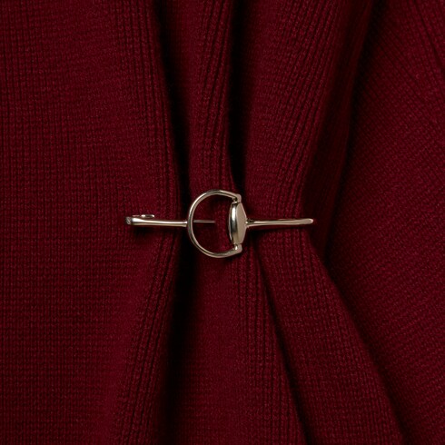 เข็มกลัด Wool cashmere sweater with brooch