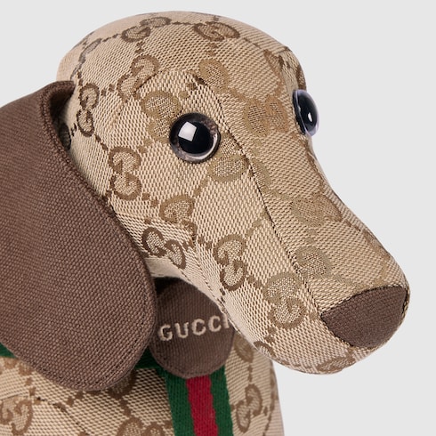 Perro de peluche con GG
