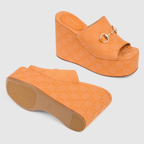 女士饰马衔扣坡跟凉鞋