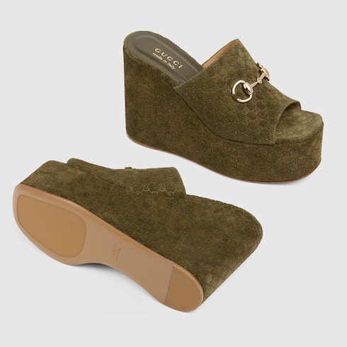 Sandalias con cuña Horsebit para mujer