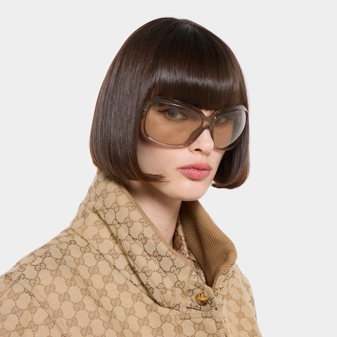 Sonnenbrille mit eckigem Rahmen