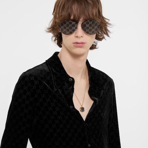 Collar con colgante insignia Gucci