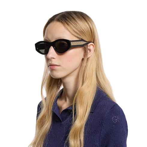 Sonnenbrille mit ovalem Rahmen