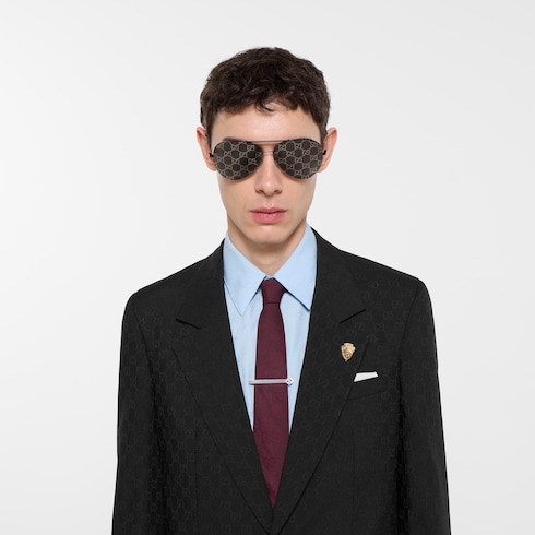 Tie bar with Interlocking G