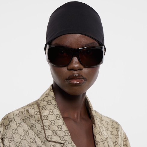 Sonnenbrille mit eckigem Rahmen