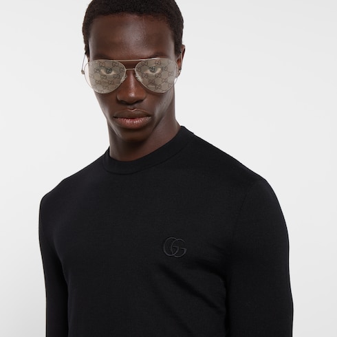 Pull en maille de laine avec broderie