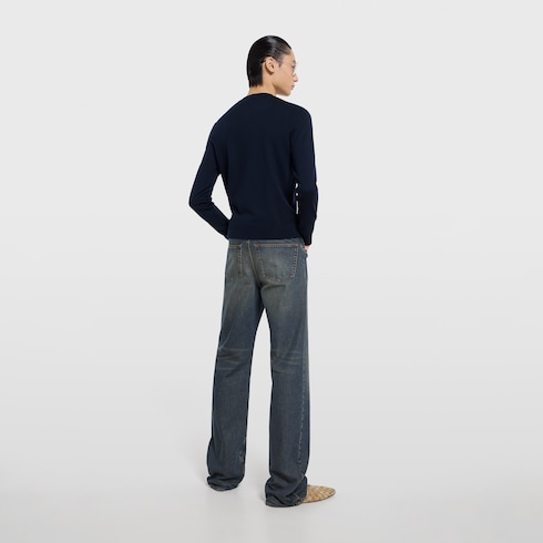 Pull en maille de laine avec broderie