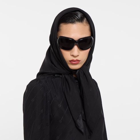 منديل جيب مربع من الحرير مع سلسلة شعارات G المتشابكة