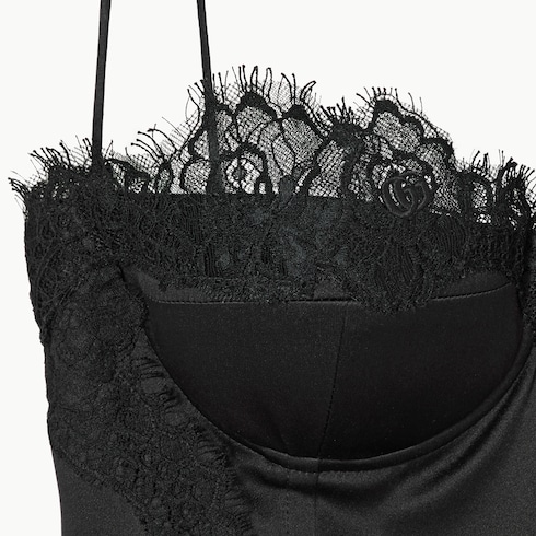 Haut en satin de soie brodé