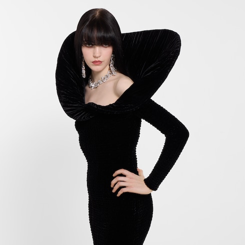 Langes Kleid aus Seidensamt mit Froissé-Effekt