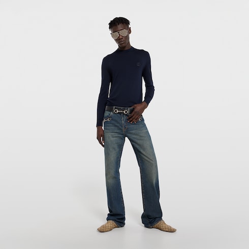 Pull en maille de laine avec broderie