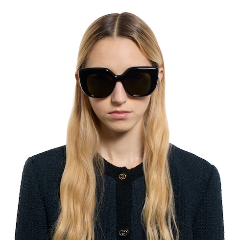 Sonnenbrille mit eckigem Rahmen