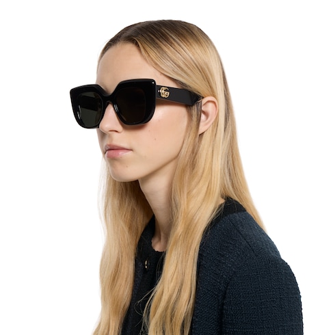 Sonnenbrille mit eckigem Rahmen