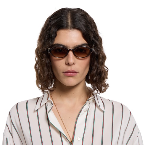 Gafas de sol con montura ovalada