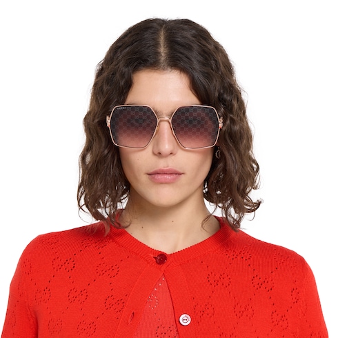 Gafas de sol con montura ovalada