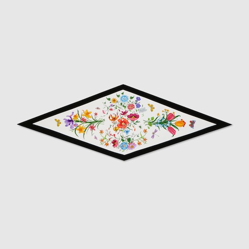 Foulard en forme de losange en twill de soie imprimé