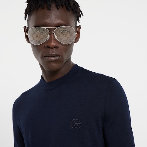 Pull en maille de laine avec broderie