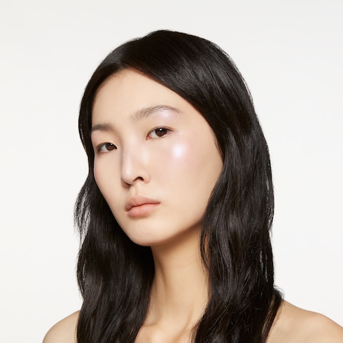 02, Gucci Glow Highlighter Puder