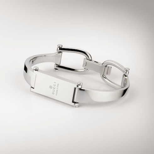 سوار دائري بشعار stirrup