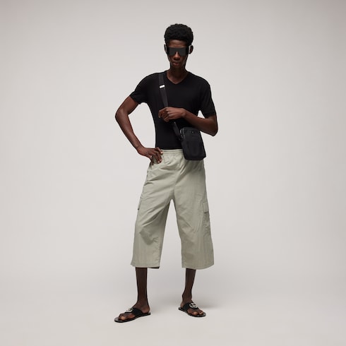 Pantalone cargo in nylon con effetto stropicciato