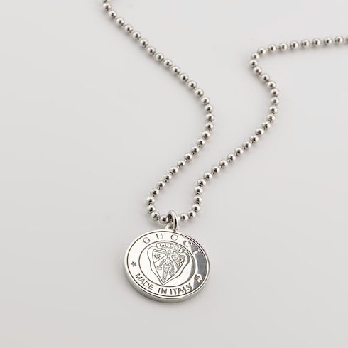 Collar con colgante del escudo Gucci