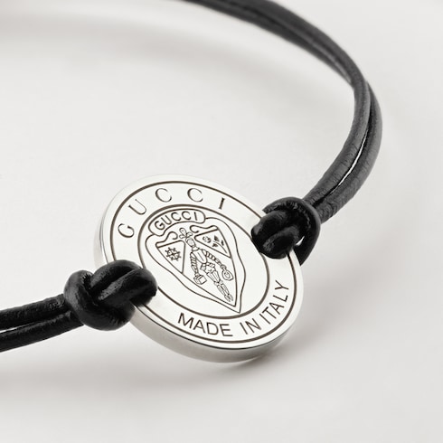 سوار من حبل جلدي Gucci crest مع تعويذة