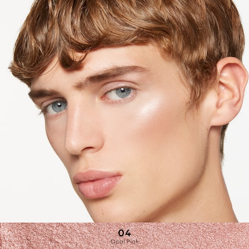 04, Gucci Glow Highlighter powder