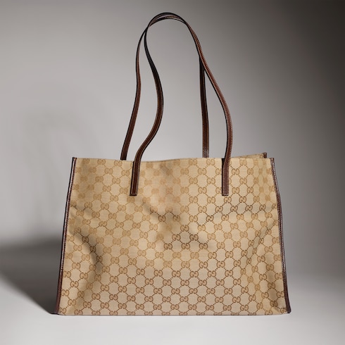 Bolso tote grande con charm