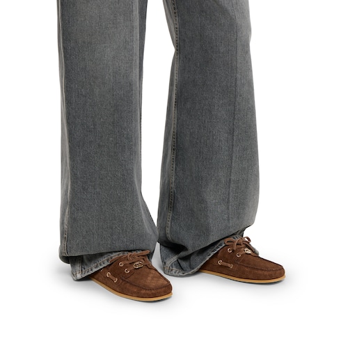 حذاء قارب للنساء