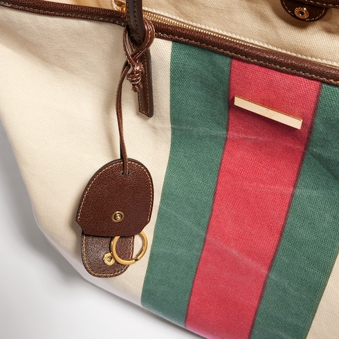 حقيبة يد Gucci Tribeca كبيرة الحجم مع تعويذة