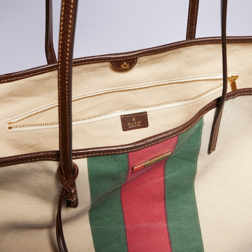 حقيبة يد Gucci Tribeca كبيرة الحجم مع تعويذة