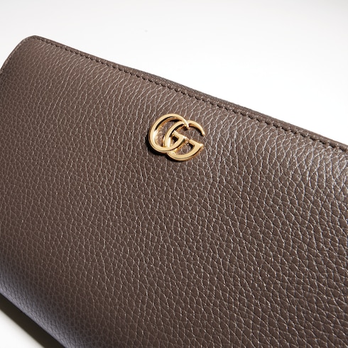 محفظة GG Marmont ثنائية اللون مع سحّاب على محيطها