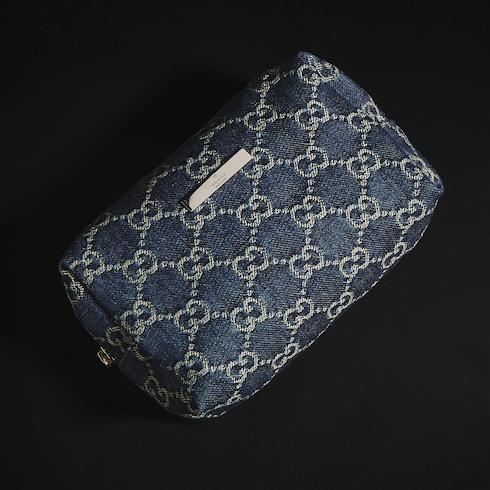 Cartera mediana de maquillaje con placa Gucci