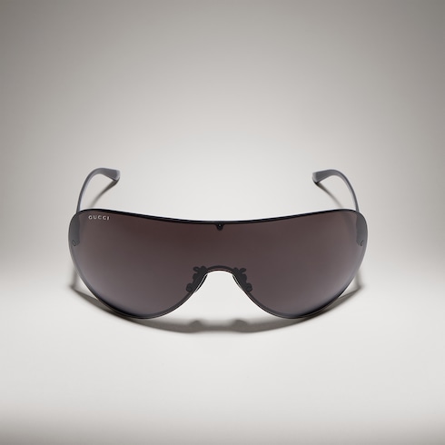 Sonnenbrille in Maskenform