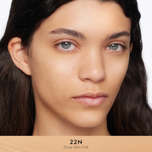 22, skin tint Gucci Glow