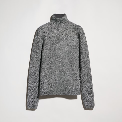 تي شيرت من قماش لامع قابل للتمدد