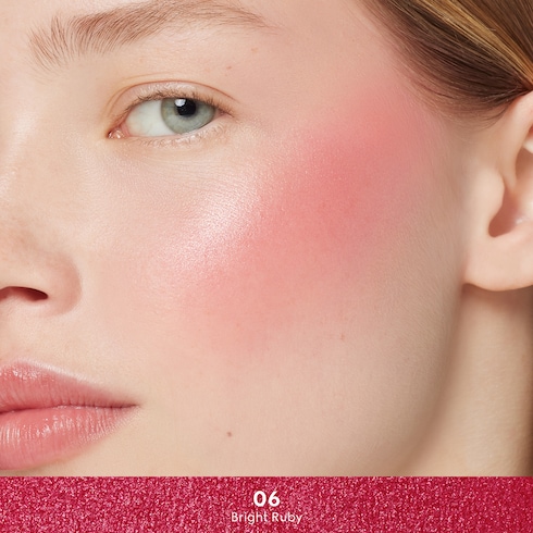 06, Gucci Glow Blush