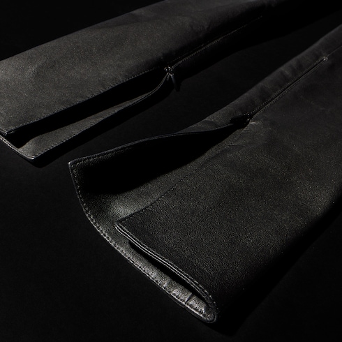 Pantalón ceñido de cuero ligero stretch
