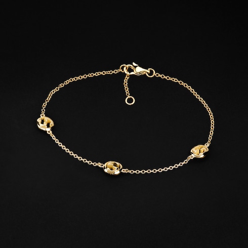سوار Gucci Interlocking على شكل سلسلة عيار 18 قيراطاً