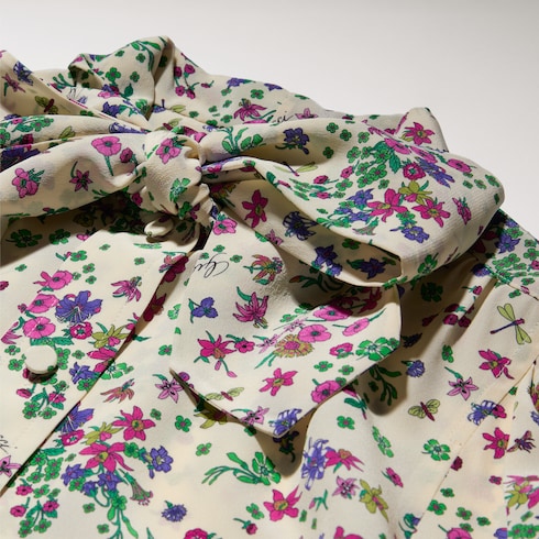 Camicia in seta stampata con fiocco