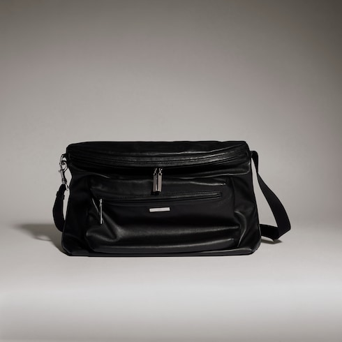 グッチ タグ ラージ クロスボディバッグ ・ブラックレザー | GUCCI公式