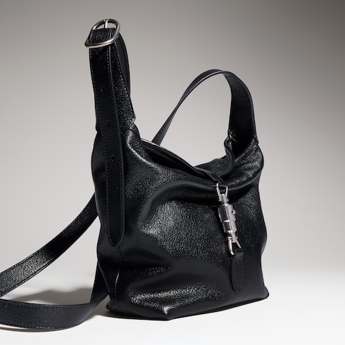 Minibolso con cierre de pistón
