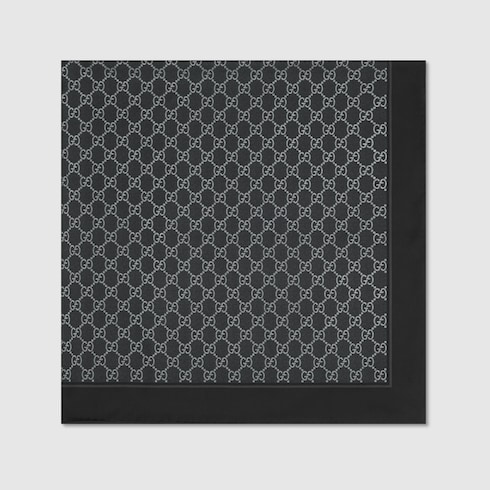 Vierecktuch aus Seidentwill mit laminiertem Print