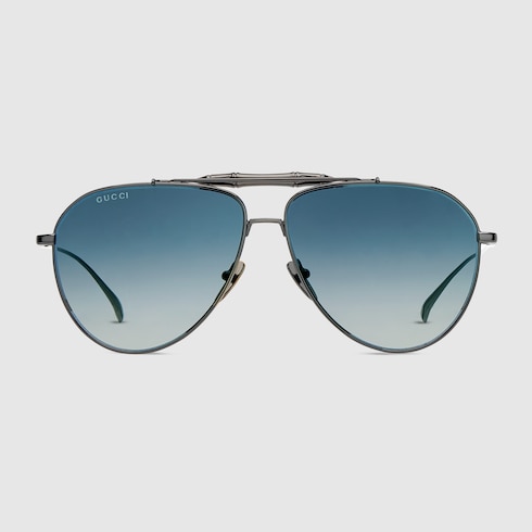 Sonnenbrille im Pilotenstil