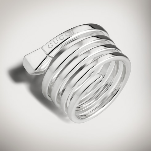 Chiodo multi-row ring