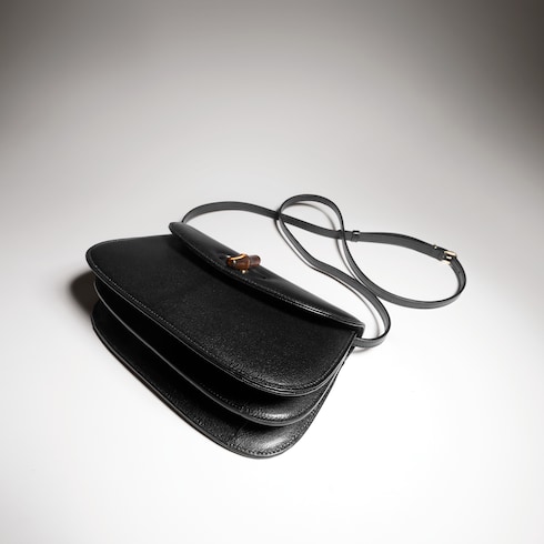 Kleine Schultertasche mit Bambus