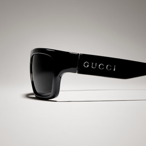 Sonnenbrille mit rechteckigem Rahmen