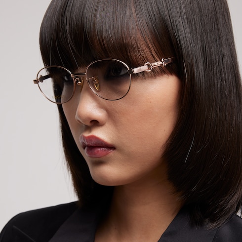 Specialized-fit round optical frame