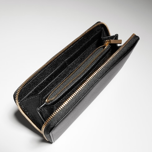 محفظة مزوّدة بسحّاب على محيطها مع حروف Gucci