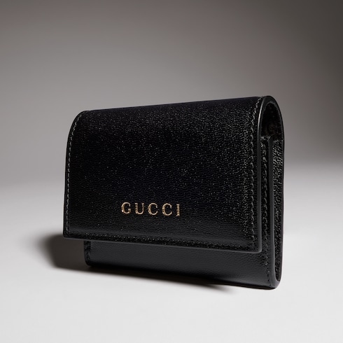 Tarjetero bi-fold con inscripción Gucci